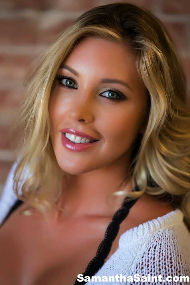 Samantha Saint's Beautiful Face and Big Ass in Solo Modeling Shoot