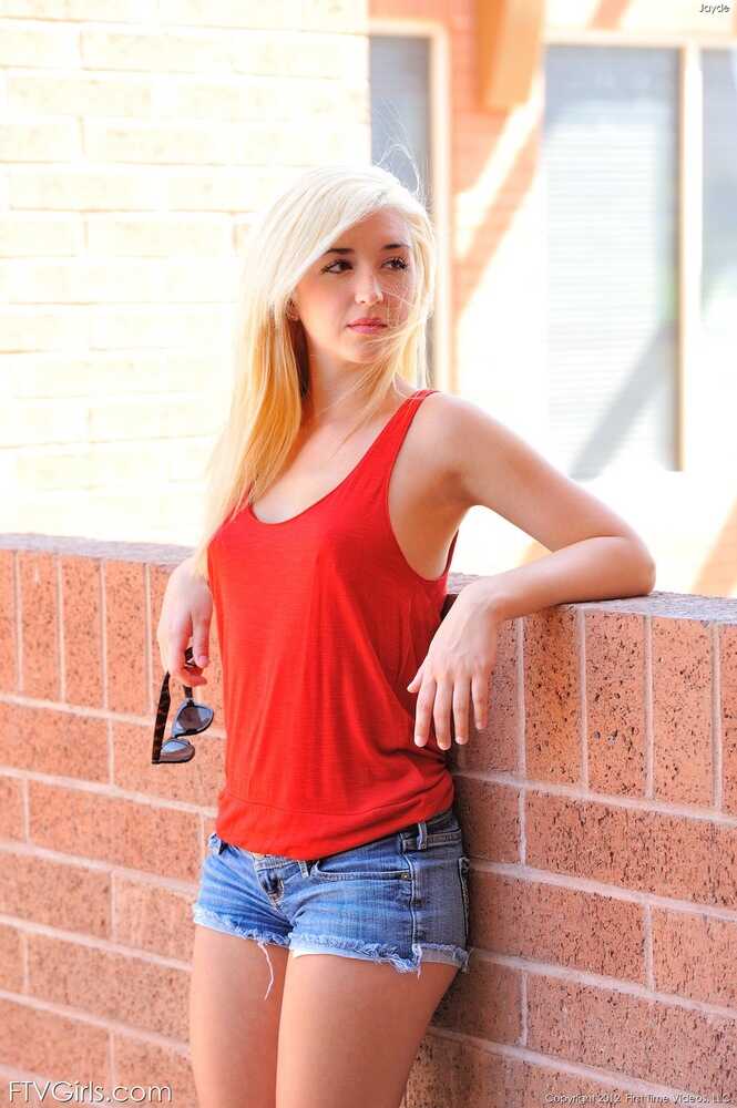 Sexy Jayde goes nude in public and shows off her tanned pussy - Jayde