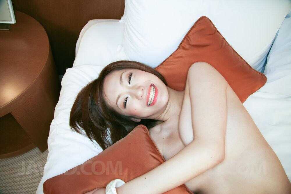 Japanese Sweetie Nene Iino Gets Jizz On Her Face During Sex On A Bed And Loses Her Panties - Nene Iino