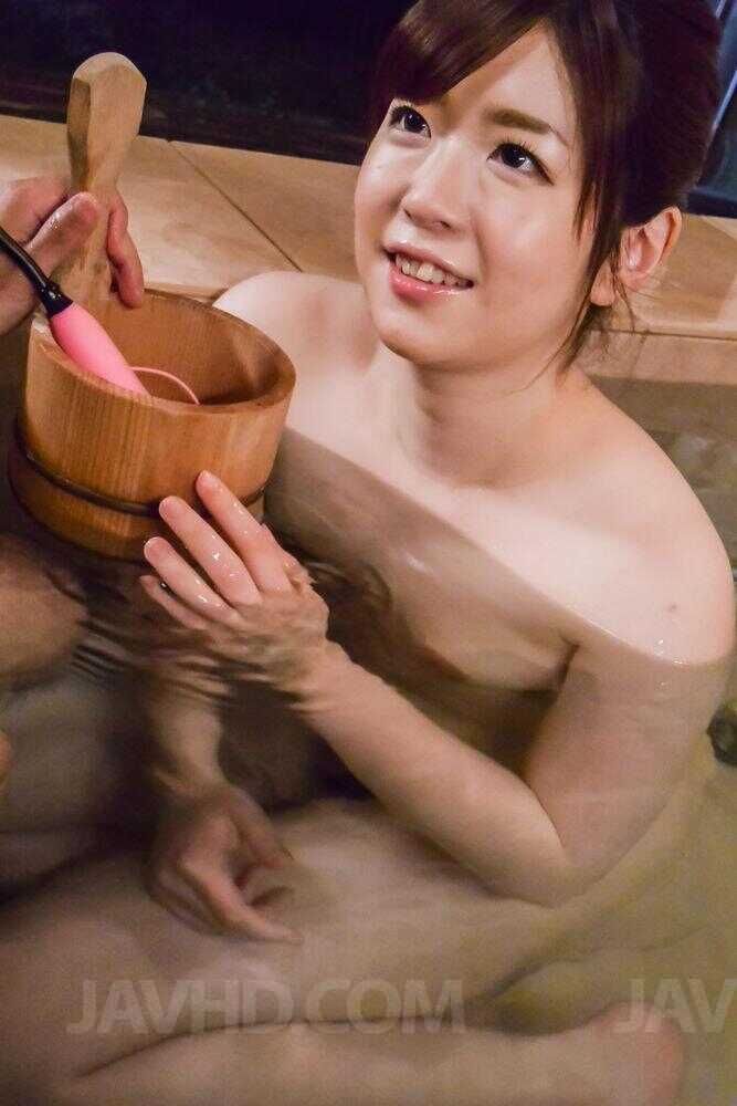 Japanese Woman Kaho Shows Off Her Creamy Payload After A Steamy BJ In The Hot Tub! - Kaho