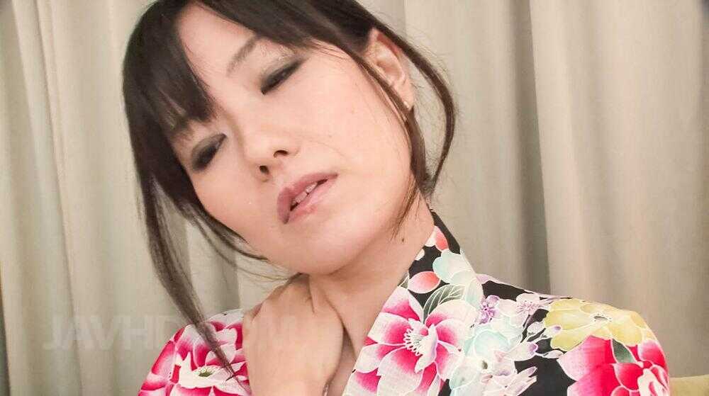 Japanese cougar Manami Komukai loses her kimono during sex with her toy boys, resulting in a hairy mature pussy blowjob! -...