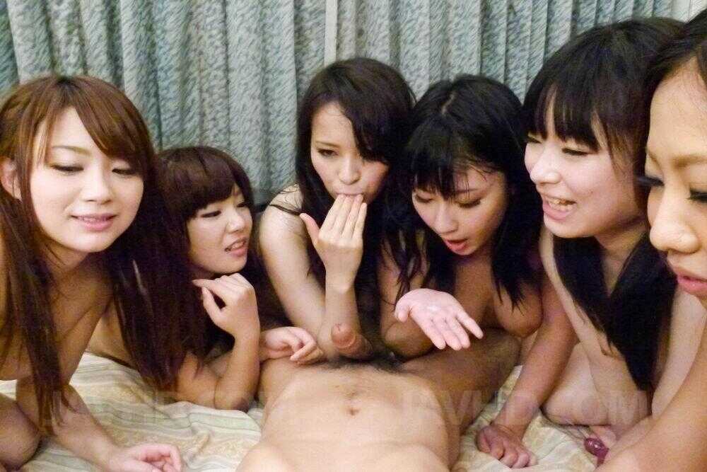 Japanese girls masturbate each other before jerking off a tiny cock with Yui Nanase and her Reverse Gangbang! - Yui Nanase
