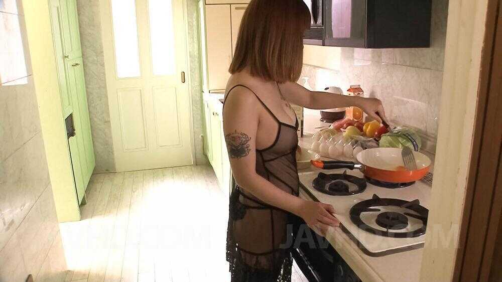 Japanese MILF Minami Kitagawa parks her shaved pussy on a cock during sex with an Asian Mature Fuck partner - Minami Kitagawa