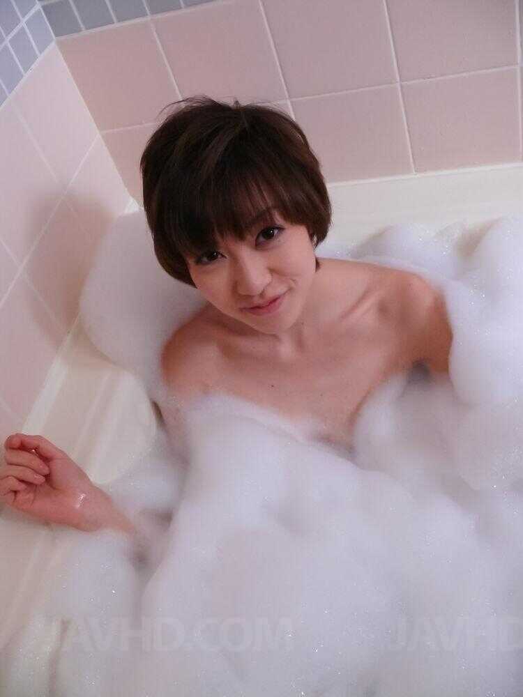 Redheaded Akina Hara's Jaw-Dropping Blowjob During A Bubble Bath - Akina Hara