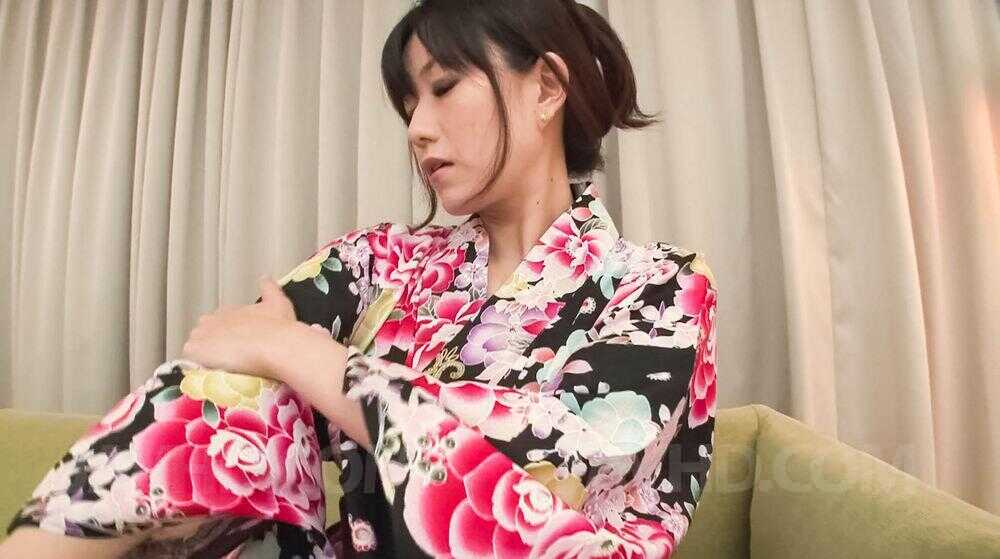 Mature Japanese MILF Manami Komukai Gets Her Kimono Off for a Steamy MMF Threesome - Manami Komukai