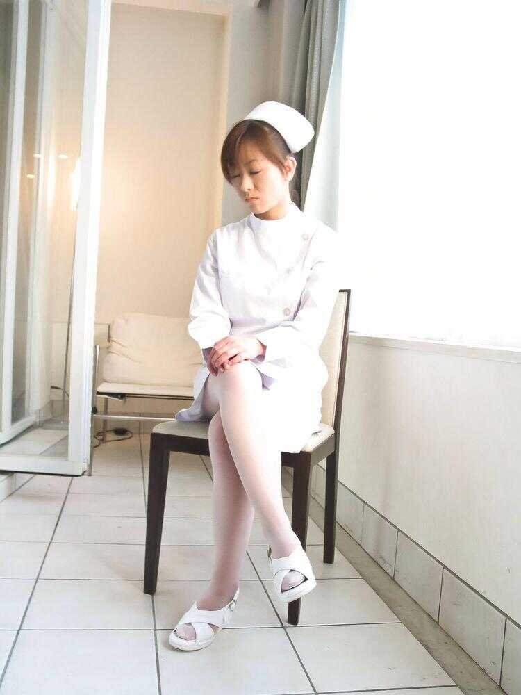 Miina Minamoto's Finger-Fucking Fashion Show A Japanese Nurse In Pantyhose And Her Secret Desire Fulfilled! - Miina M...