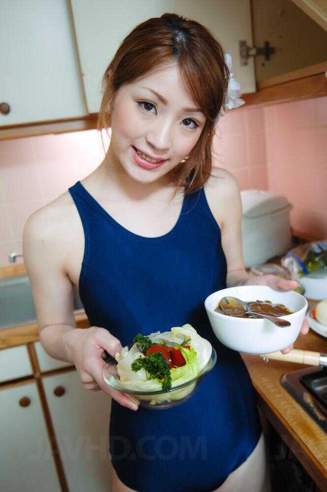Pretty Yuu Mahiru's Salad Sex: Creaming the Freshest Veggies with a Hot Japanese MILF! - Yuu Mahiru