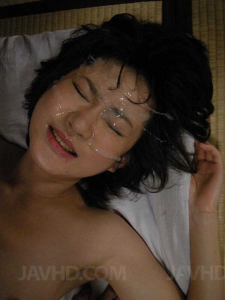 Petite Japanese girl Aoba Itou is blindfolded prior to a messy gangbang - Aoba Itou