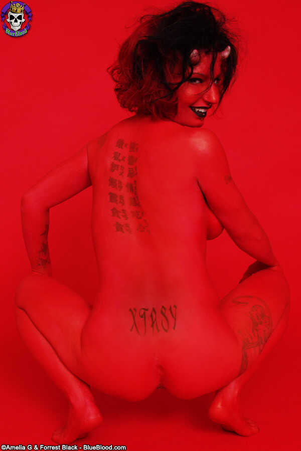 Nina Sin's Devilish Nude Gig Pierced and Tattooed Chick with a Big-Titted Bust - Nina Sin