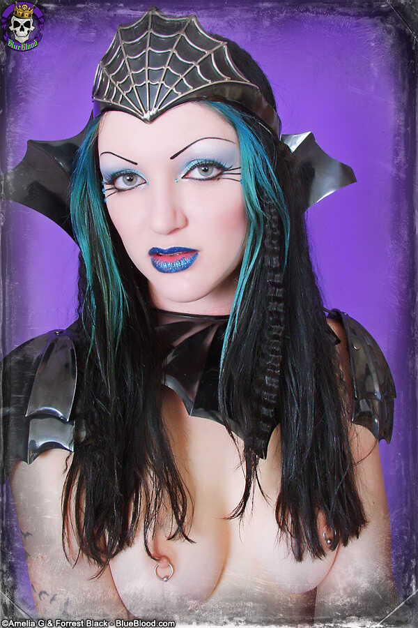 Sword-wielding Goth cosplayers Darenzia and Scar13 engage in intense lesbian action while dressed as sexy MILFs! - Darenzi...