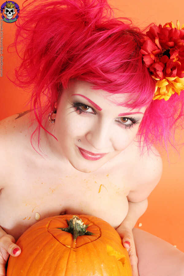 Carving Xanthia: A Big-Breasted Alt Girl in Leg Warmers Gets Naughty with a Pumpkin on Halloween - Xanthia Doll