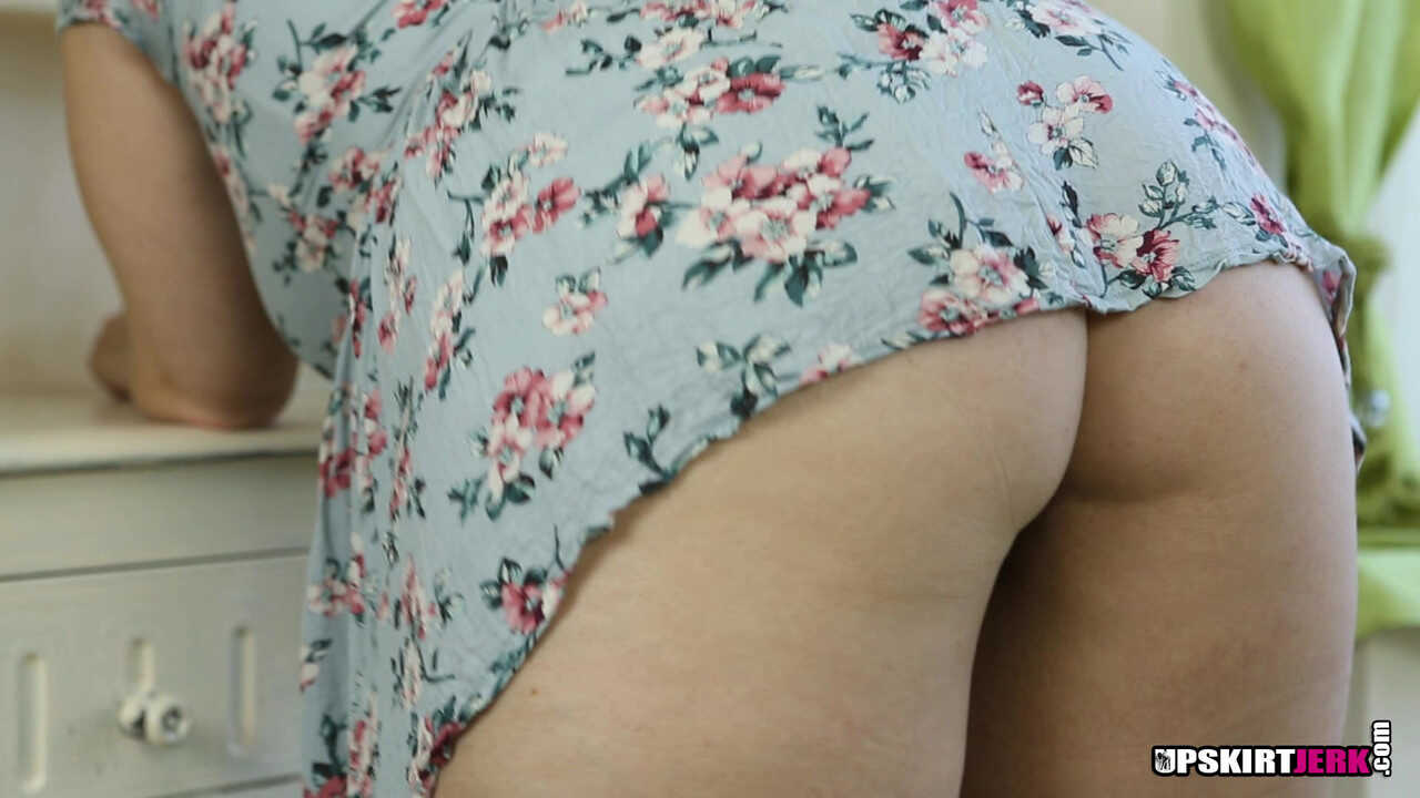 Ellie Roe's Fat Ass Exposed: A British BBW Solo Porn Shoot - Ellie Roe