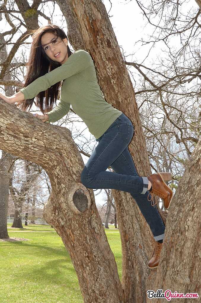 Bella Quinn's Public Flash in the Park: A Latina Chick's Sweater and Jeans Adventure