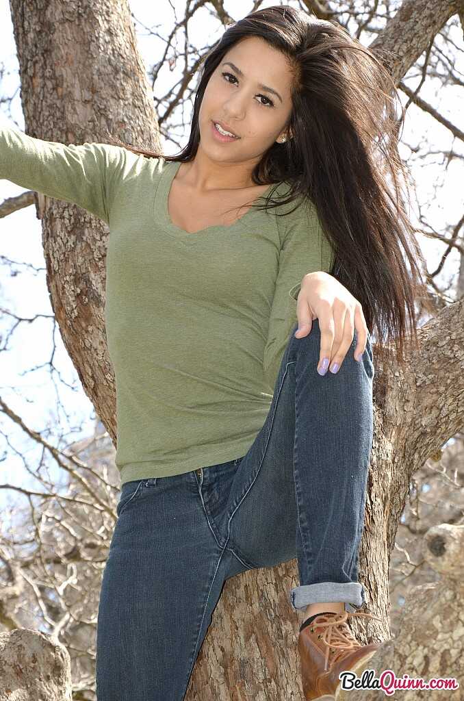 Bella Quinn's Public Flash in the Park: A Latina Chick's Sweater and Jeans Adventure - Bella Quinn