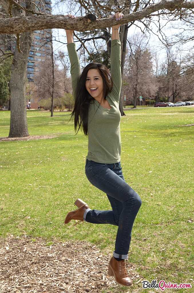 Bella Quinn's Public Flash in the Park: A Latina Chick's Sweater and Jeans Adventure - Bella Quinn