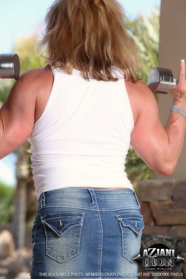 Older blonde bodybuilder Wanda Moore flexes on the patio before masturbating   Mature Blonde Muscle Goddess Flexes and Jer...