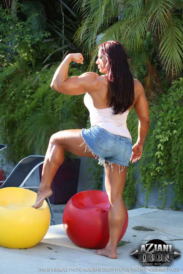 Amber Deluca's Thick and Muscled Legs Tempt You to Touch Them!