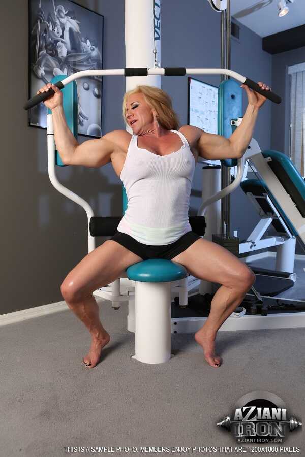Wanda Moore Mature Muscle Goddess Shows Off Her Ripped Body In The Gym - Wanda Moore