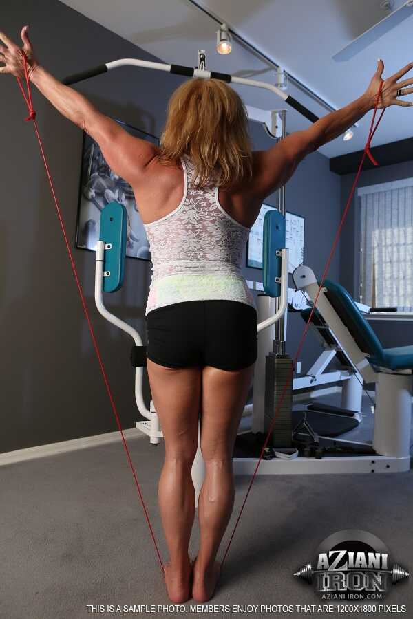 Wanda Moore Mature Muscle Goddess Shows Off Her Ripped Body In The Gym - Wanda Moore