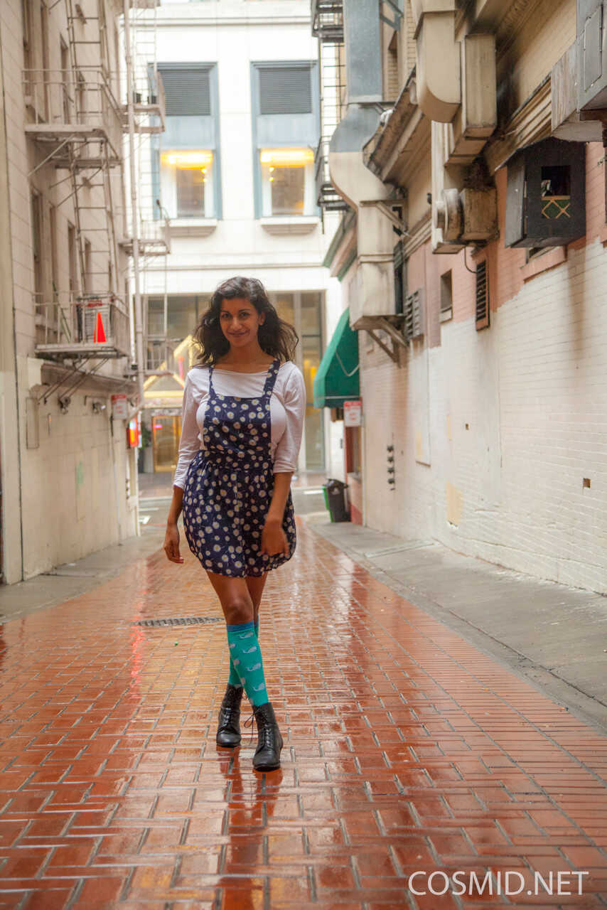 India's Amateur Carla White: Exposing her massive natural tits in a crowded alleyway! - Carla White