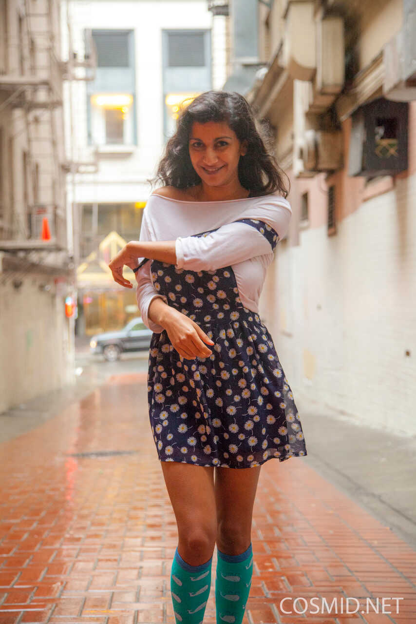 India's Amateur Carla White: Exposing her massive natural tits in a crowded alleyway! - Carla White