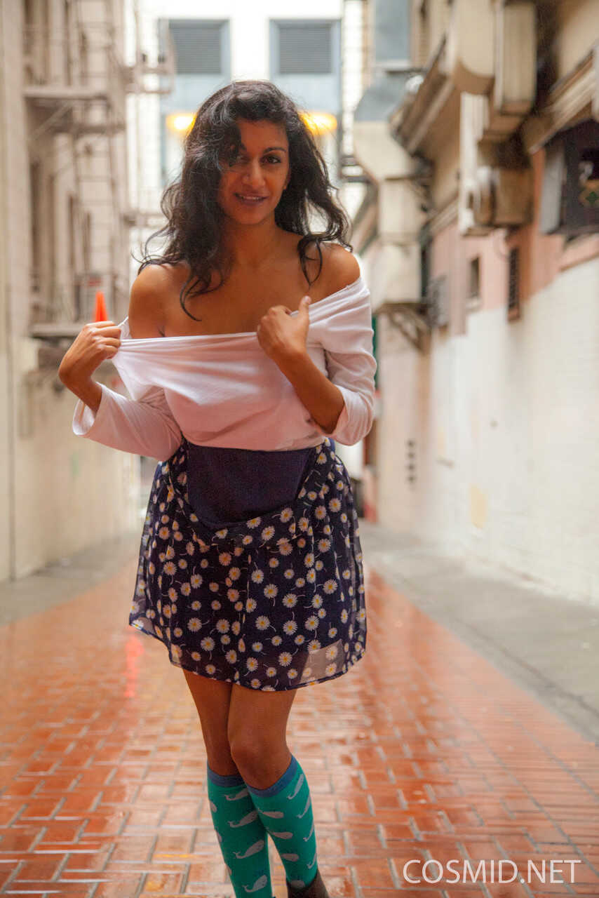 India's Amateur Carla White: Exposing her massive natural tits in a crowded alleyway! - Carla White