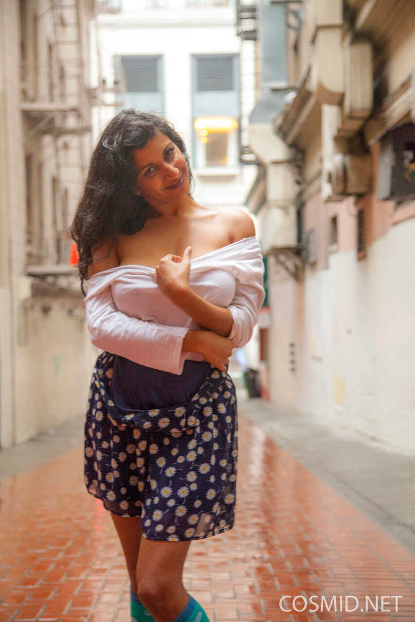 India’s Amateur Carla White: Exposing her massive natural tits in a crowded alleyway!