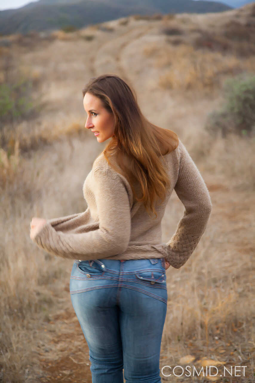 Cream of the Crop: Vassanta's Hairy Bush is a Feast for the Eyes in the Field - Vassanta