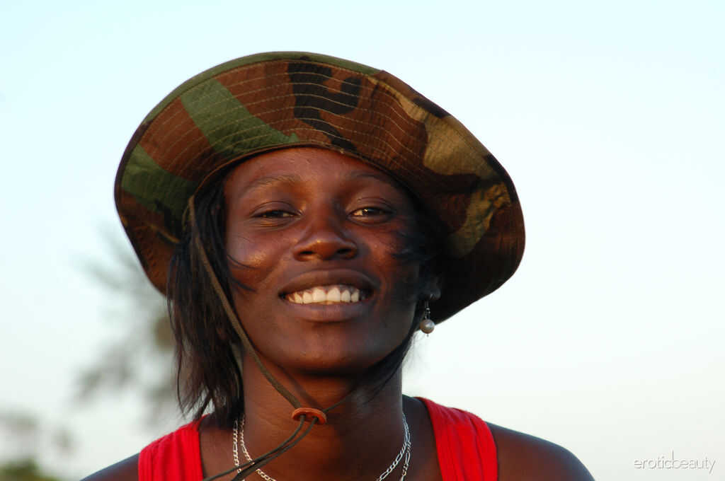 Maria L's Hot and Humid Afternoon in the Fields Near the Sea: An Ebony Goddess Bares It All for Your Viewing Pleasure!