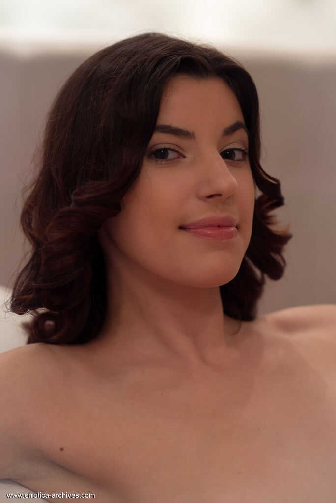 Xenna's Bare Naked Modelling Session on Her Bed Leaves Nothing to the Imagination - Xenna
