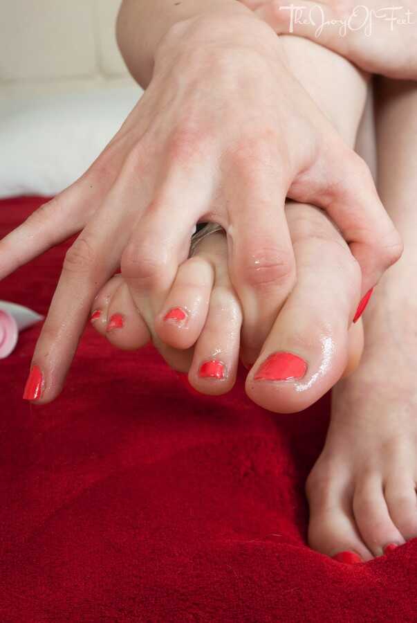 Lil' Chloe Gets Flexible and Sucks Her Own Toes in High Heels While Oiling Up Her Sexy Blonde Feet! - Lil Chloe