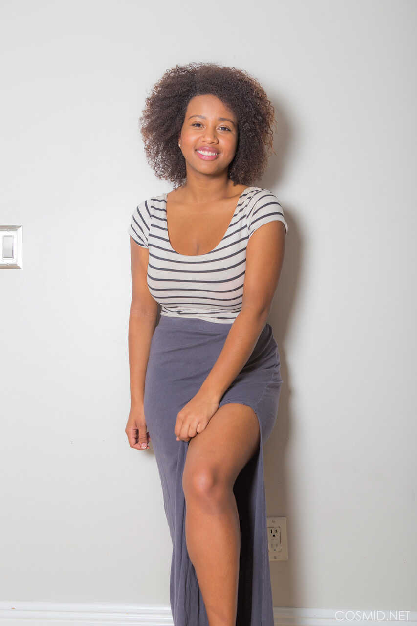 Whitney Williams: The ebony goddess unleashes her big natural boobs for your pleasure - Whitney Williams