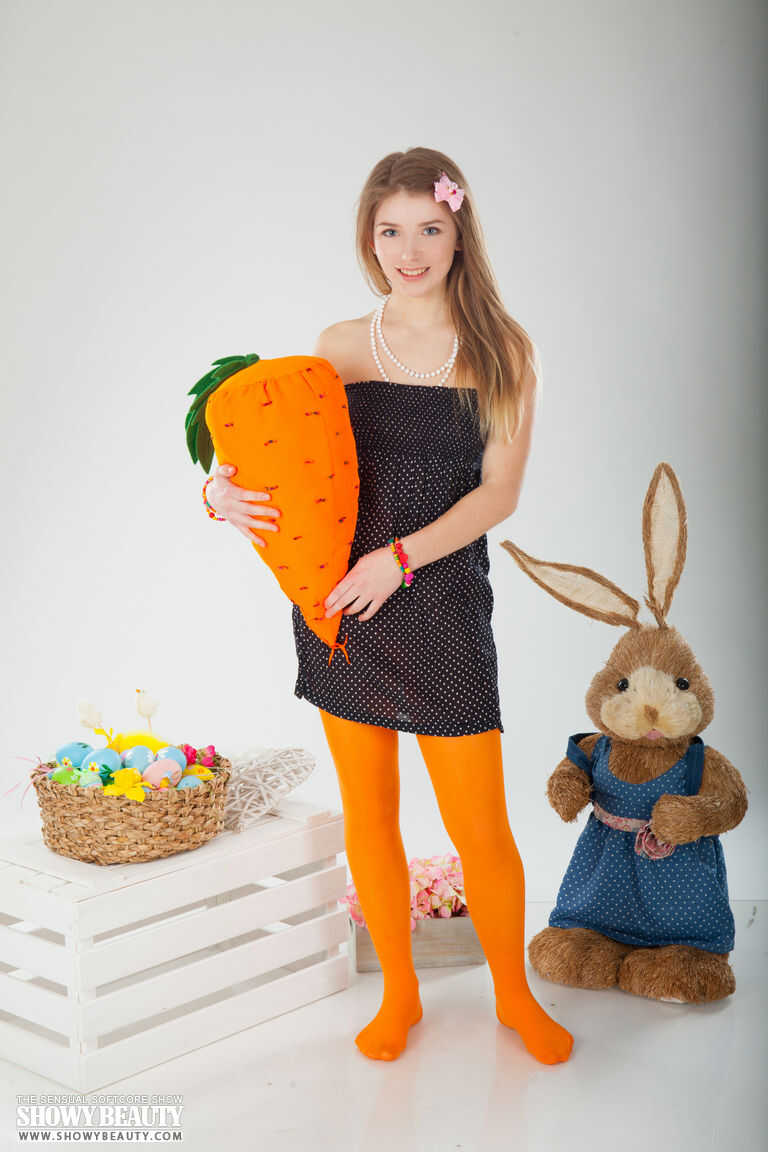 Veronica's Black & Orange Hose Striptease - Verona