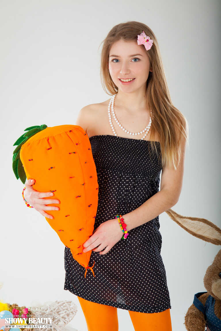 Veronica's Black & Orange Hose Striptease - Verona