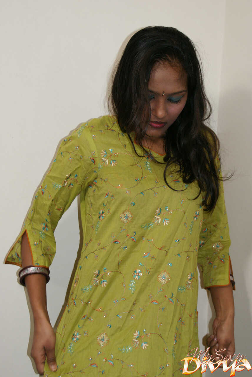 Naughty Indian Girl Unleashes Her Sexuality with a Sensuous Nude Modeling Debut - Sexy Divya