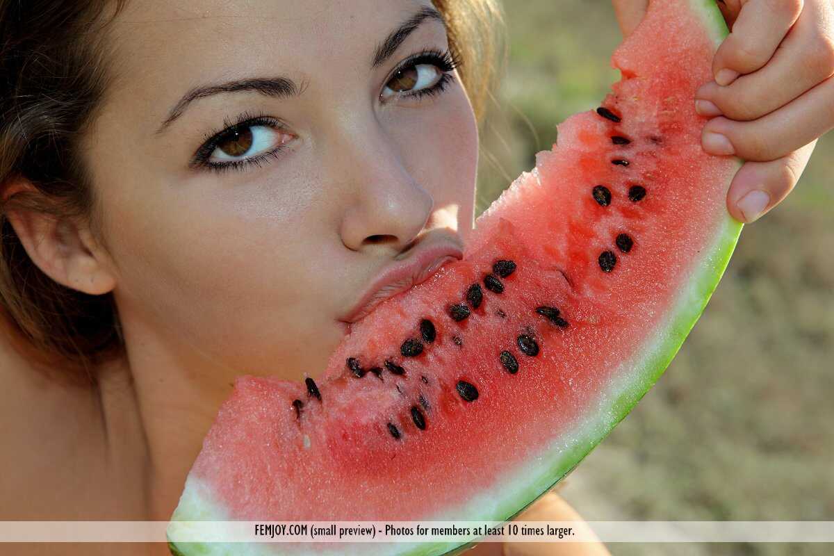 Sexy Alisa B indulges in a juicy watermelon while posing nude for the camera - Alisa B