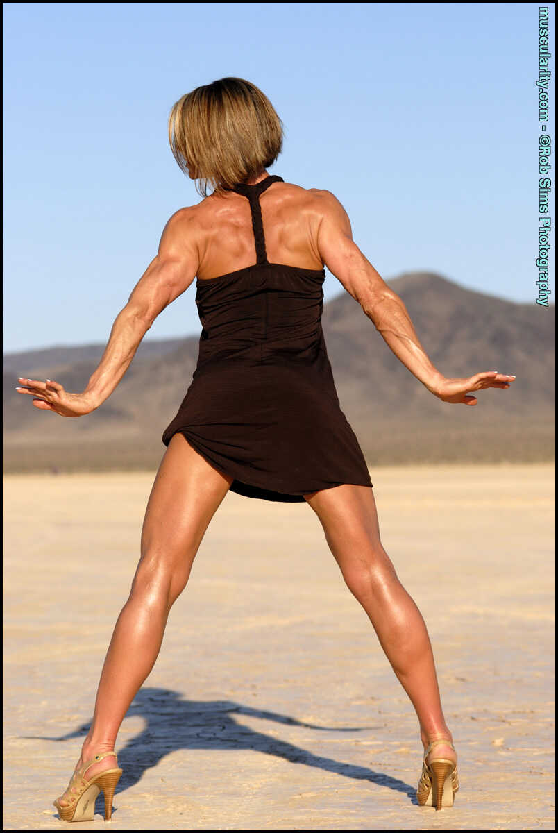 Bikini Babe Tracy Weller The Bodybuilder and Her Ripped Physique on a Dry Lake Bed - Tracy Weller