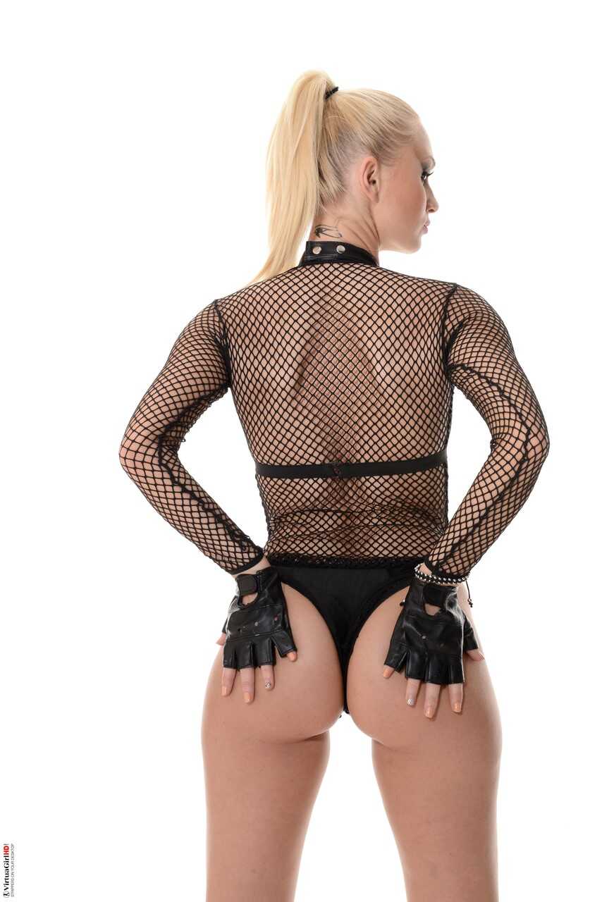 Jessica Joy's Bubble Butt Solo Performance Hot Blonde Punk Exposing Her Great Body - Jessica Joy