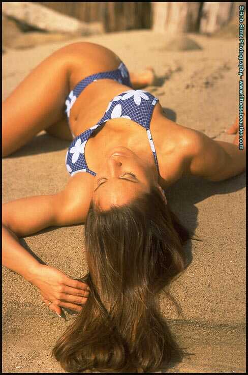 Fitness Model Danielle Edwards Shows Off Her Curves in a Sexy Micro Bikini - Danielle Edwards