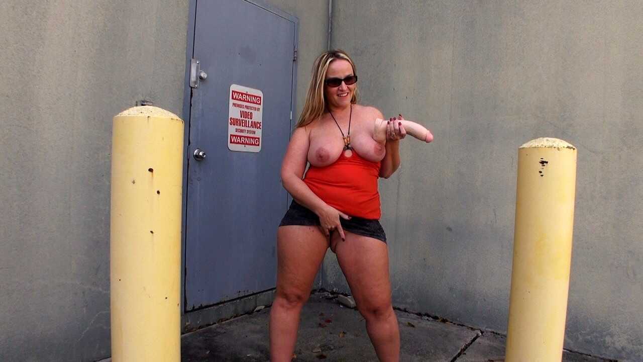 Deep-Throating Dee's Mature Milf Pissing Adventure with Big Fat Tits and Saggy Snatch! - Dee Siren