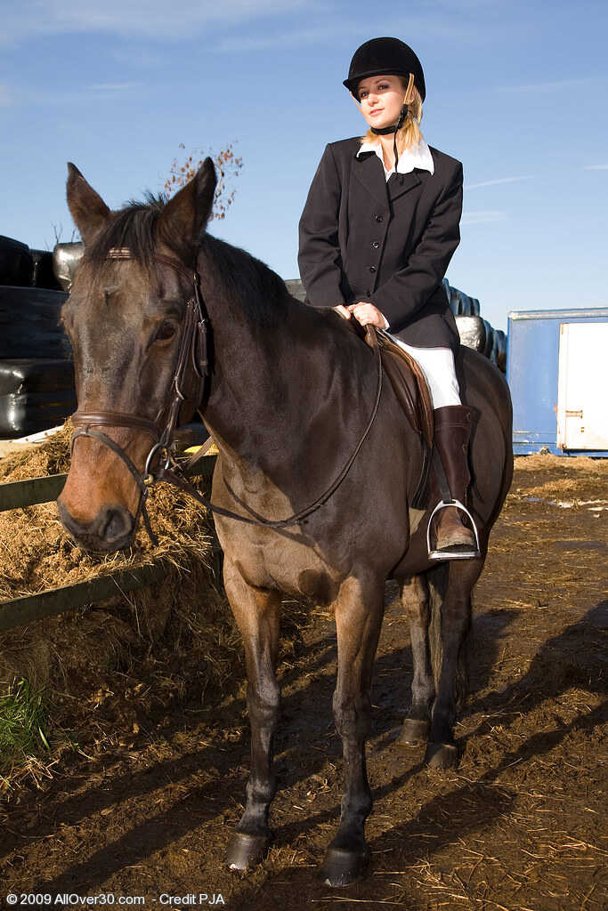 Sultry Stable Manager: Laurita's Ass-tastic Showdown with the Tack Room!