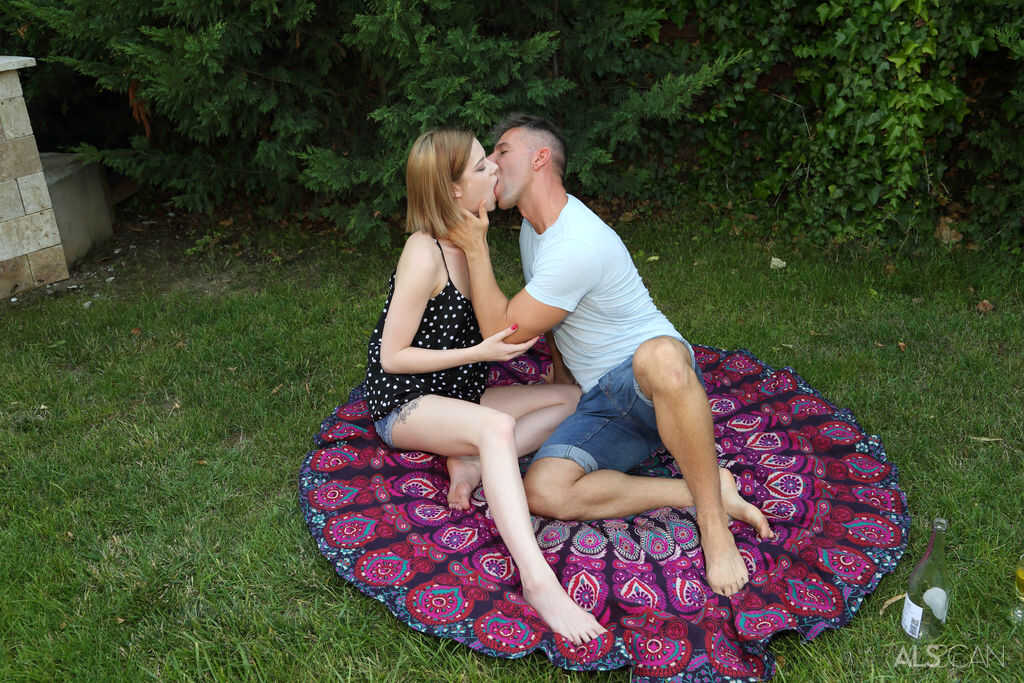 Blonde beauty Lilien Ford takes on her guy's cock in the sun-kissed grass with a pint of beer. - Lilien Ford, Totti