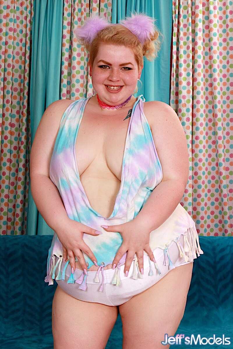 SSBBW Velma Voodoo's Hairy Puffs Pulling Apart Her Plump Pussy - Velma Voodoo