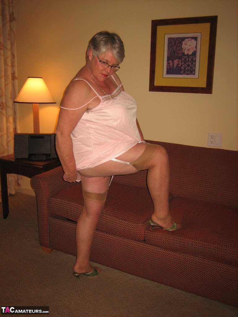 Granny Girdle Goddess: Amateur MILF in Lingerie Shows Off Her Hairy, Heavy Pussy & Tan Nylons!