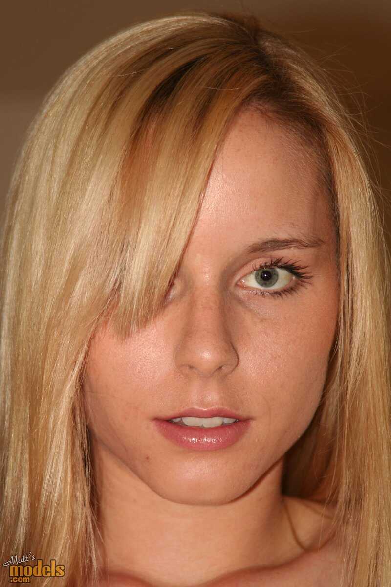 Kara's Sultry Spread: Blonde Girl's Pink Slit and Perky Titties Expose Themselves in the Light - Kara Duhe