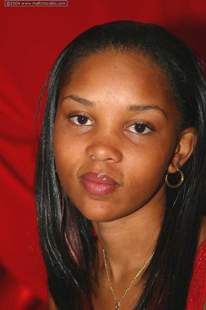 Young and Sultry Cali Fingers: The Amateur Black Teen's Damp Slit Spread - Cali