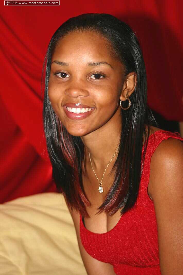 Young and Sultry Cali Fingers: The Amateur Black Teen's Damp Slit Spread - Cali