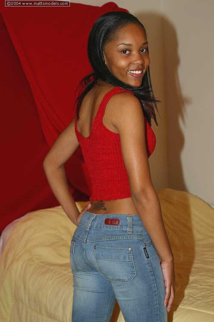 Young and Sultry Cali Fingers: The Amateur Black Teen's Damp Slit Spread - Cali