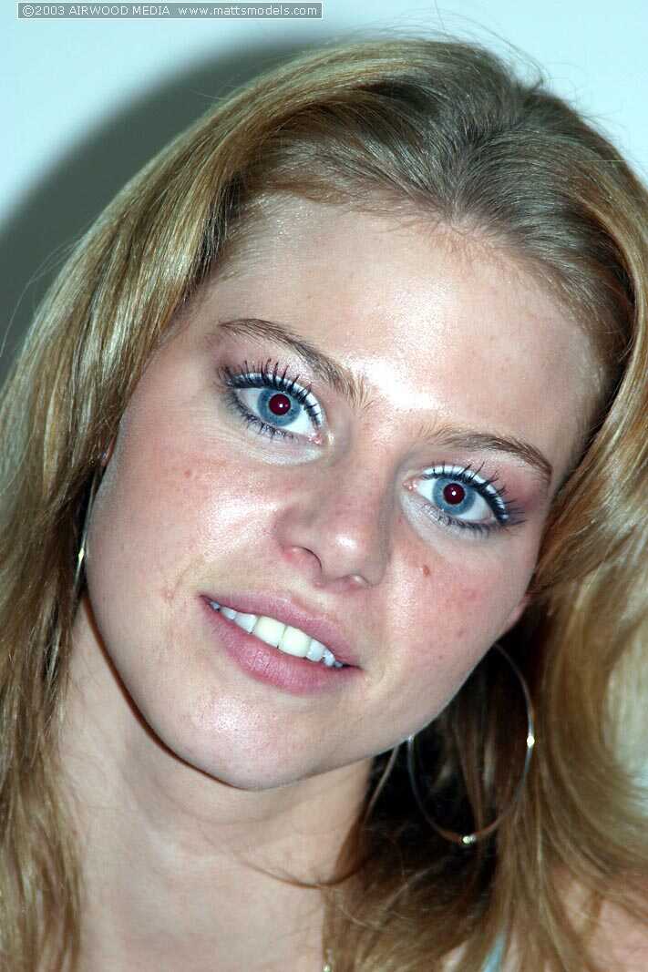 First timer Amberlina's face as she spreads her shaved pussy, after removing her beautiful lingerie - Amberlina