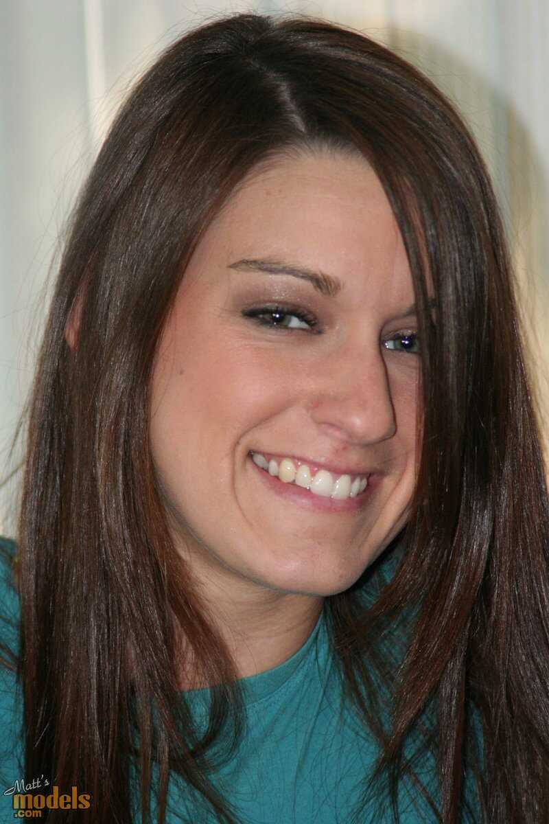 Naughty Brunette Amateur Elektra Shows Off Her Pierced Pussy And Sexy Ass On Camera - Elektra